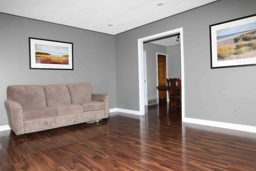 Bowmanville Event Place מראה חיצוני תמונה
